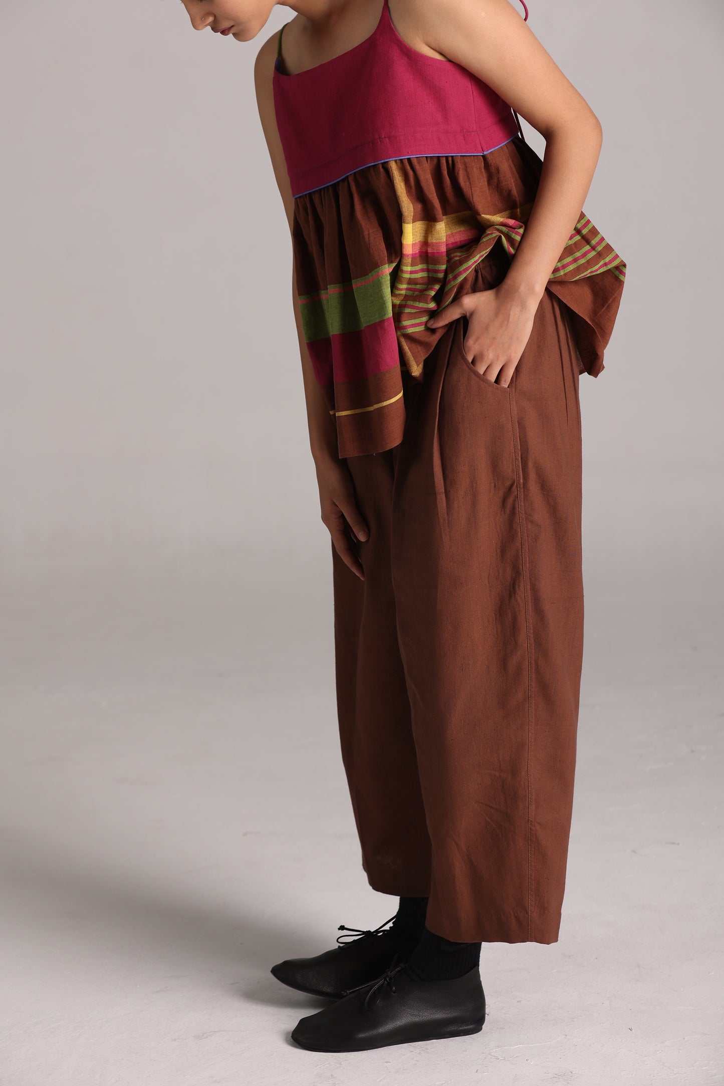 Bunai pleated pants (Brown)