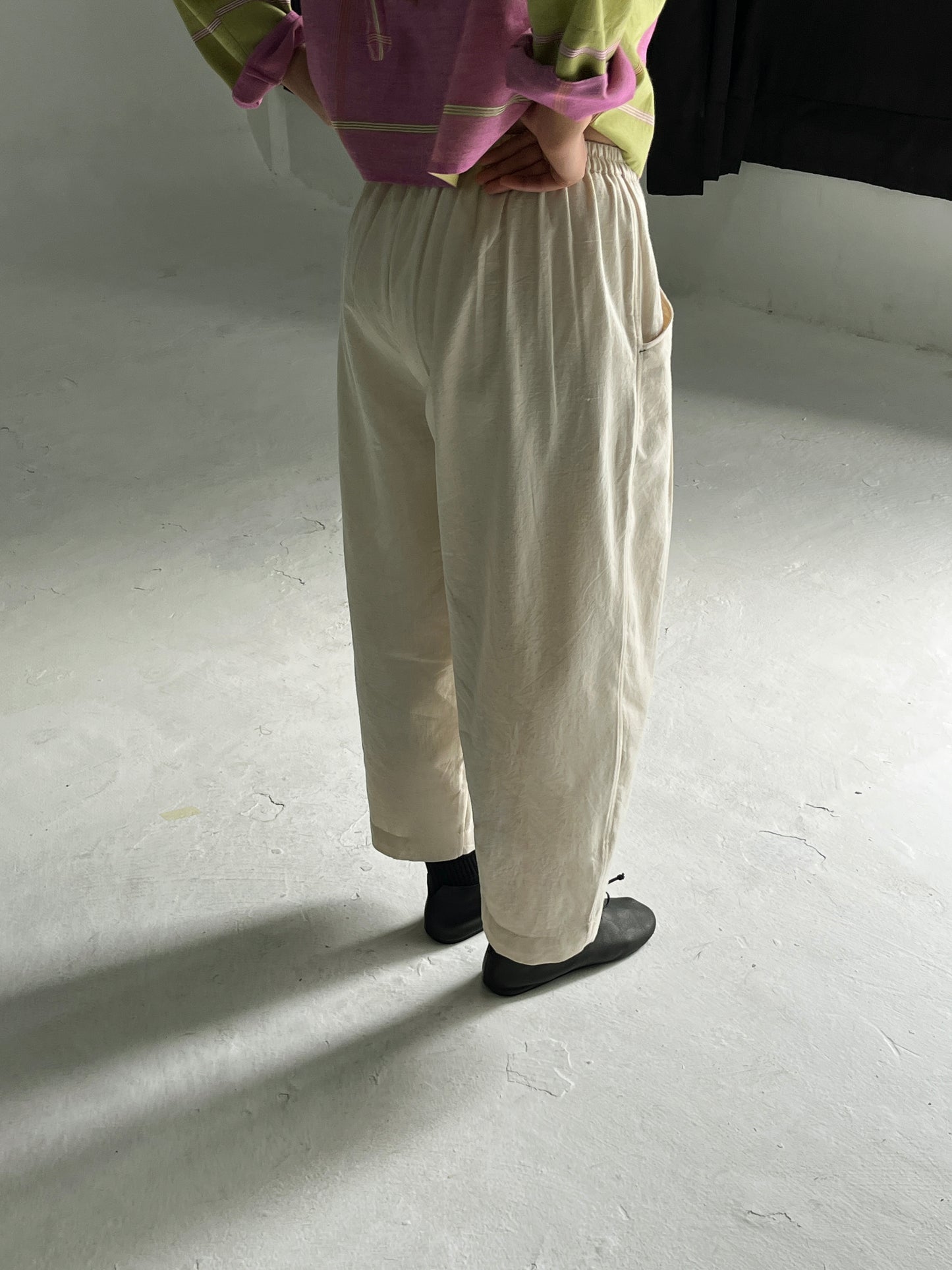 Bunai pleated pants (White)